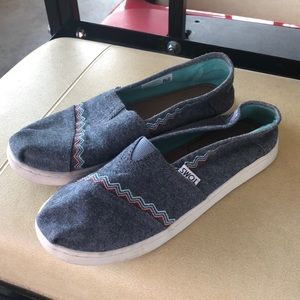 Toms-size youth 3.5- brand new